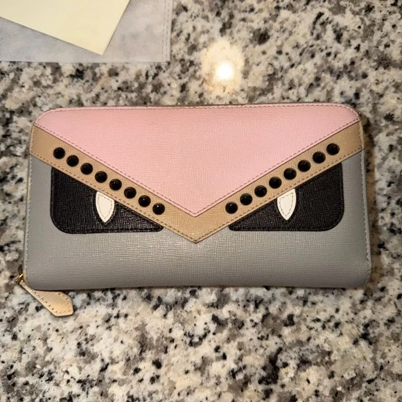 🔥Authentic Fendi Pink & Gray Monster Wallet – Excellent Condition – Full Set🔥 - Picture 2 of 6